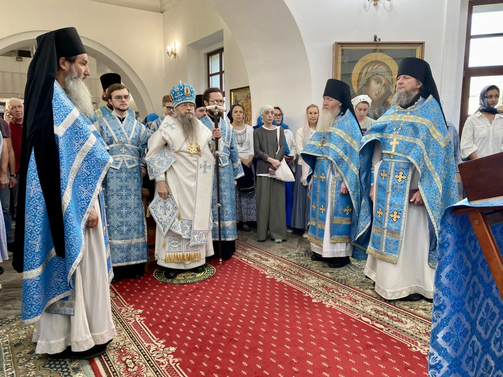 На подворье Данилова монастыря в честь иконы Божией Матери "Всецарица" встретили престольный праздник