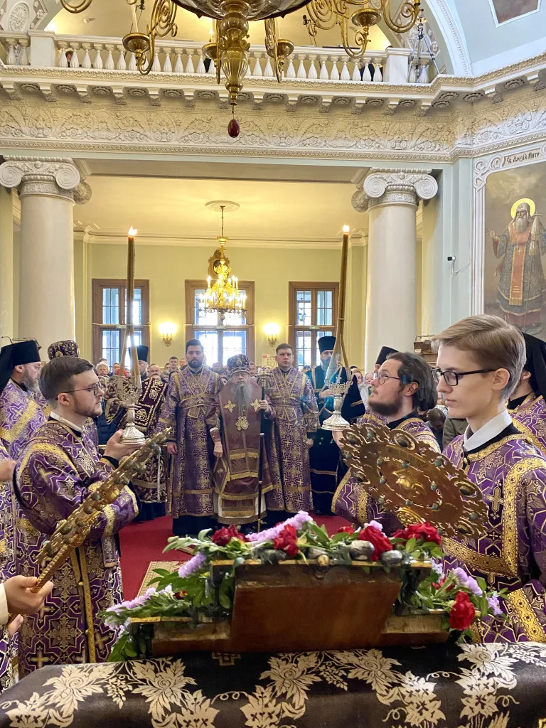 Божественная Литургия в Троицком соборе в Неделю 3-ю Великого поста, Крестопоклонную