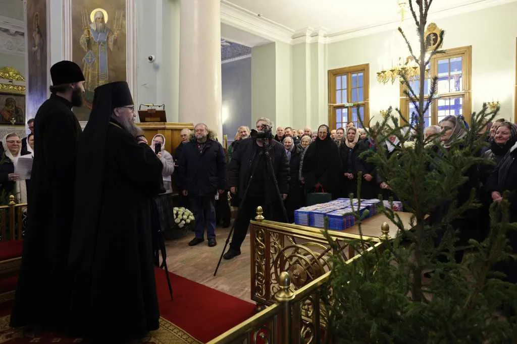 Сотрудники Данилова монастыря поздравили Наместника обители с Рождеством Христовым