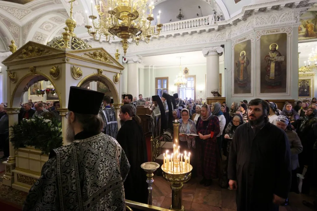 В канун Великой Субботы епископ Алексий возглавил утреню с чином погребения в Даниловой обители