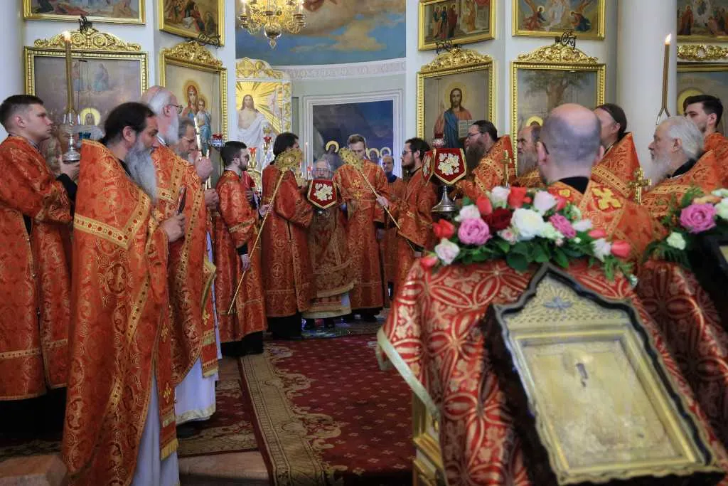 Торжественное богослужение в Неделю 5-ю по Пасхе, день памяти святителя Алексия Московского