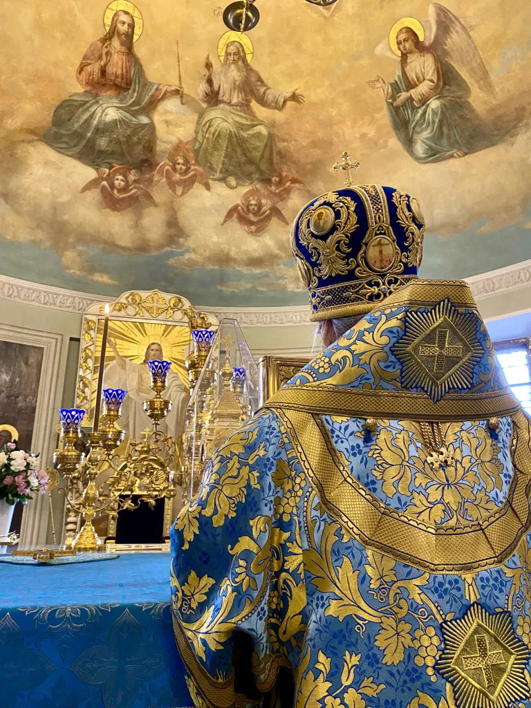 Божественная Литургия в Троицком соборе в Неделю 26-ю по Пятидесятнице