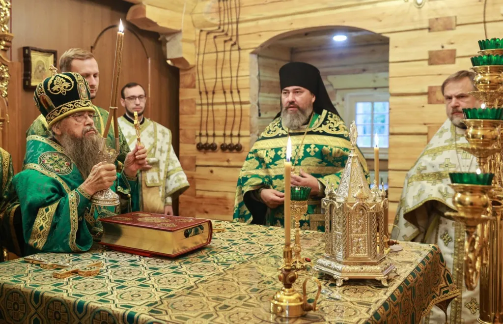 Епископ Солнечногорский Алексий возглавил престольный праздник храма в честь преподобного Силуана Афонского на подворье Зачатьевского монастыря в Барвихе