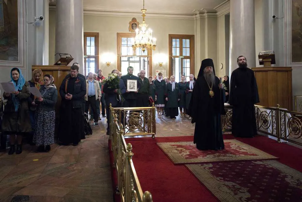 Сотрудники Данилова монастыря поздравили наместника обители с Днем Тезоименитства