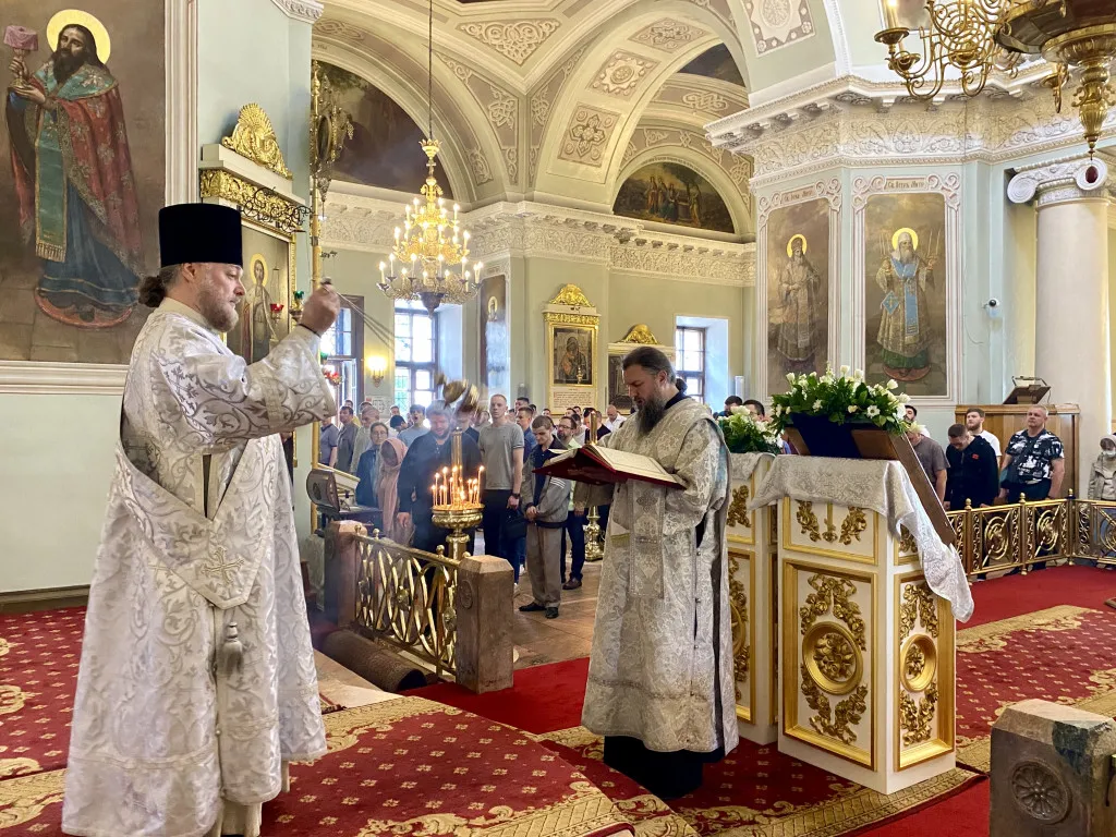 Божественная Литургия в Троицком соборе в Неделю 7-ю по Пасхе, святых отцов Первого Вселенского Собора