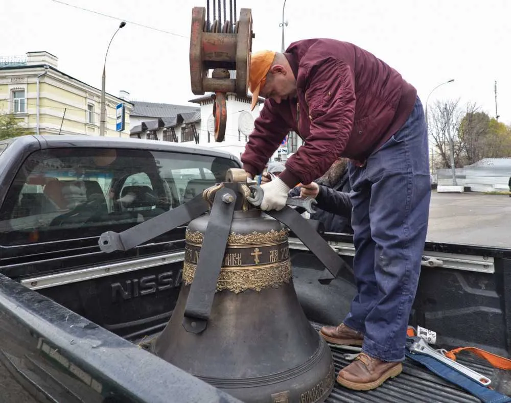 На колокольню Данилова монастыря поднят новый колокол
