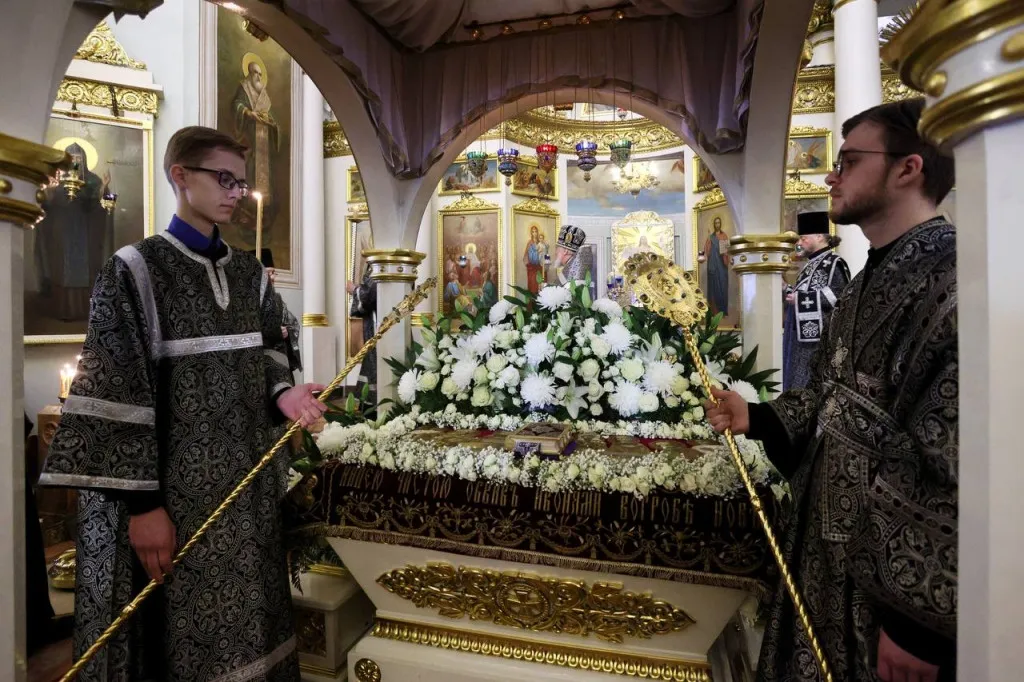 В канун Великой Субботы епископ Алексий возглавил утреню с чином погребения в Даниловой обители