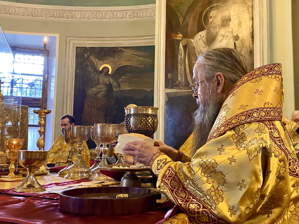 Божественная Литургия в Троицком соборе в Неделю 18-ю по Пятидесятнице