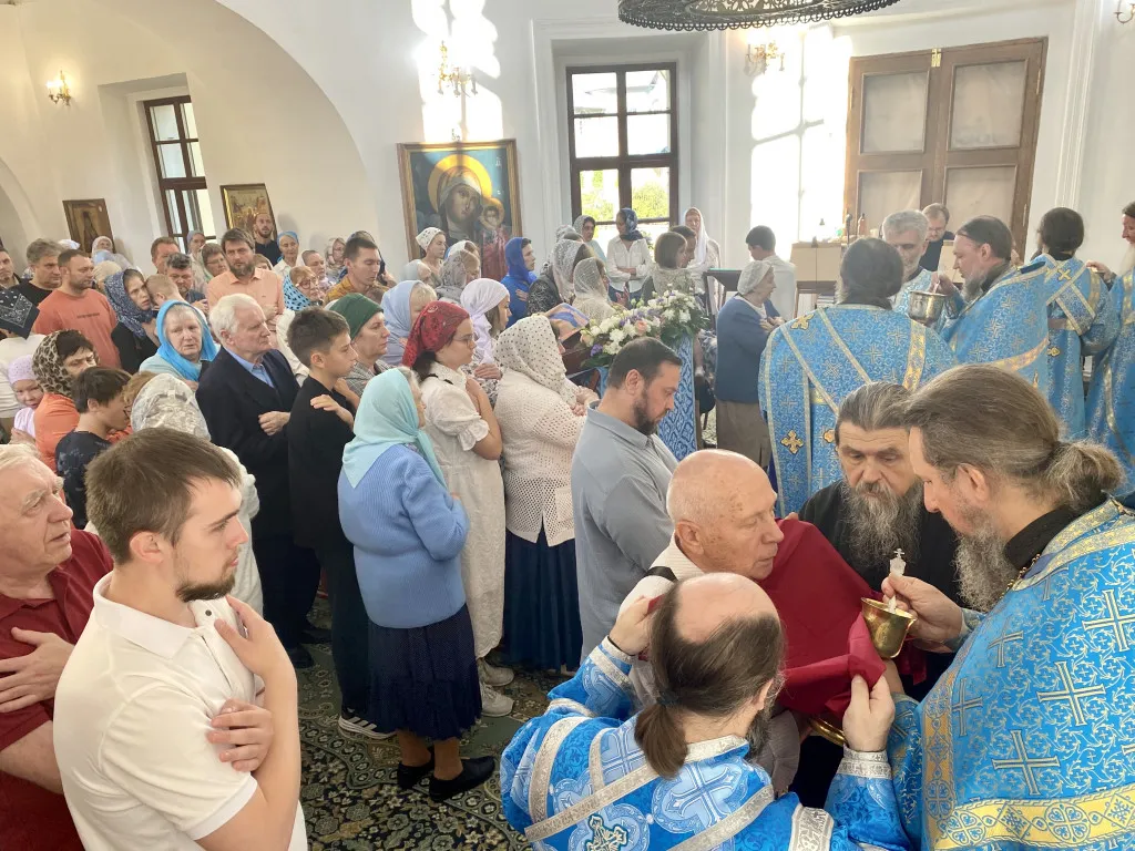 На подворье Данилова монастыря в честь иконы Божией Матери "Всецарица" встретили престольный праздник