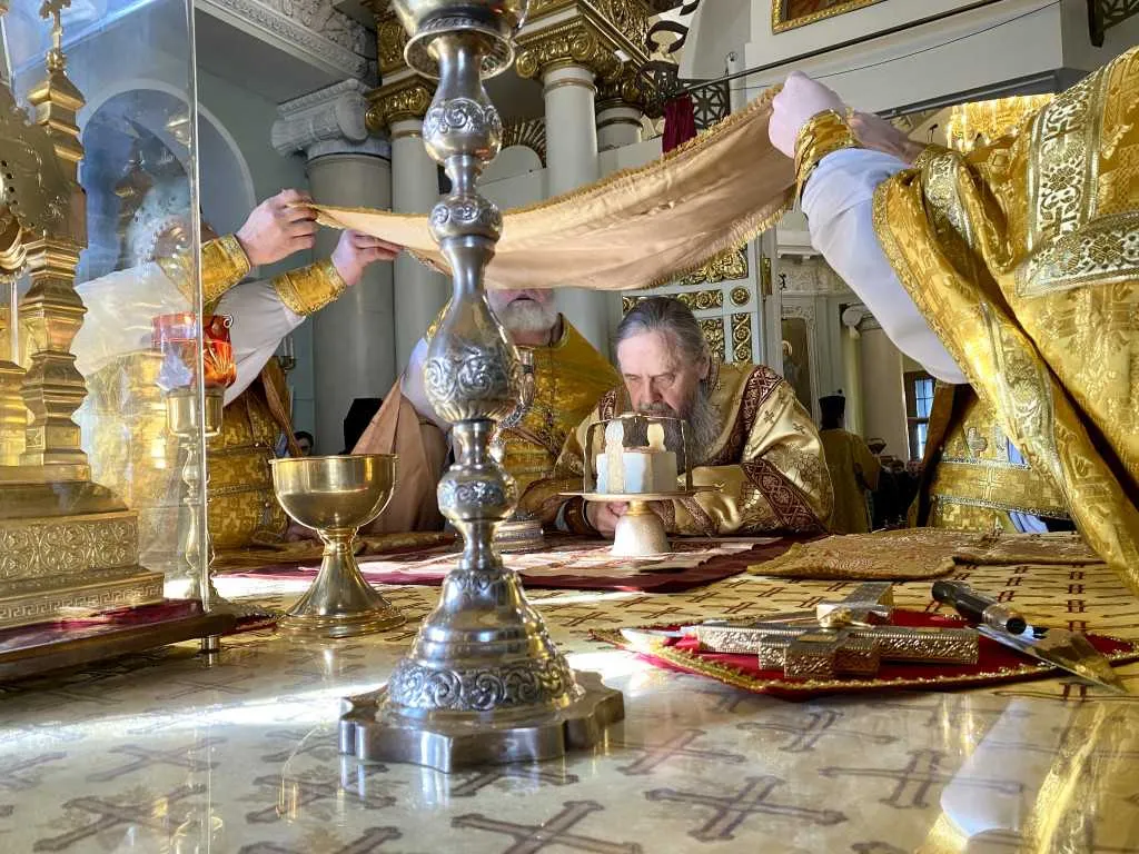 Божественная Литургия в Троицком соборе Данилова монастыря в Неделю о блудном сыне