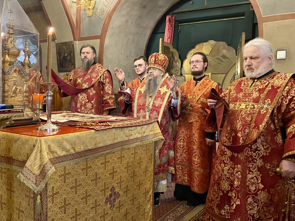 В день Радоницы епископ Алексий совершил Божественную Литургию в Даниловом монастыре
