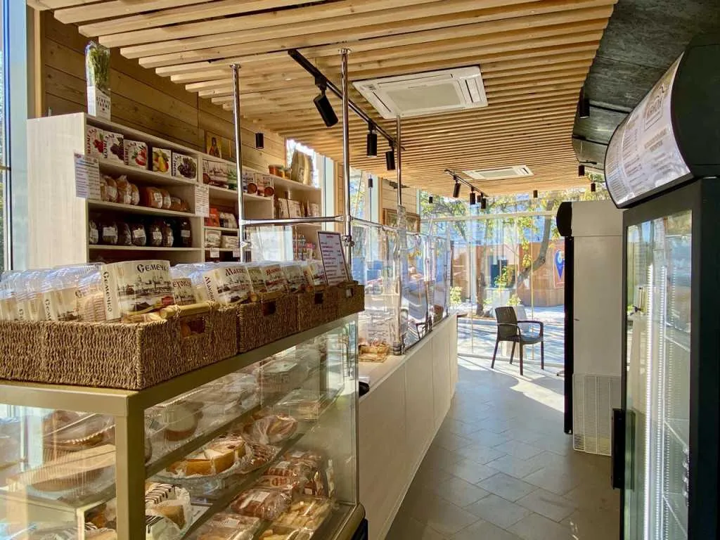 На площади перед обителью открылись новые павильоны