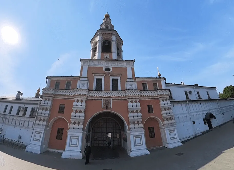 ПЕРВЫЙ МОНАСТЫРЬ<br>В МОСКВЕ