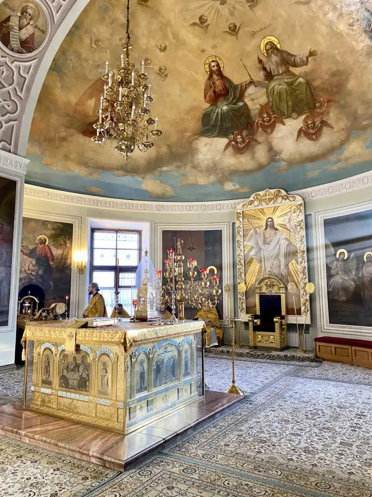 Божественная Литургия в Троицком соборе Данилова монастыря в Неделю о блудном сыне