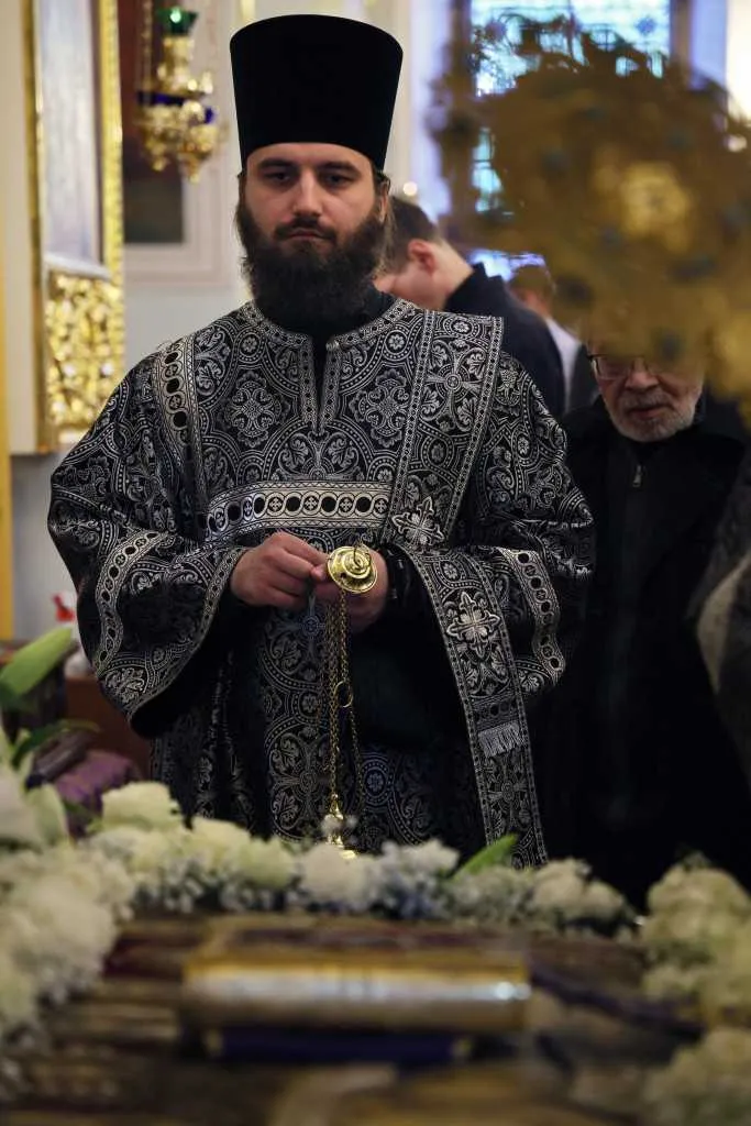 В канун Великой Субботы епископ Алексий совершил утреню с чином погребения Господа нашего Иисуса Христа
