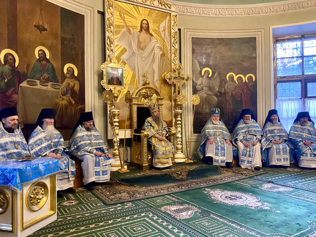 Божественная Литургия в Троицком соборе в Неделю 26-ю по Пятидесятнице