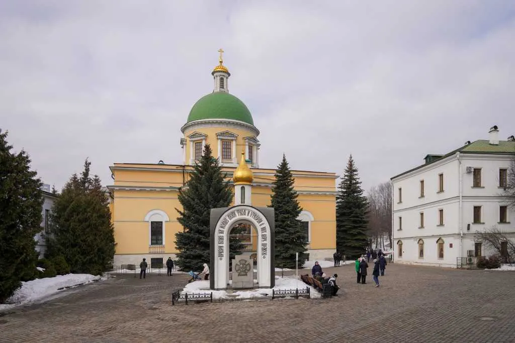 В Неделю сыропустную, день памяти благоверного князя Даниила Московского, Святейший Патриарх Кирилл совершил Литургию в Даниловом ставропигиальном монастыре