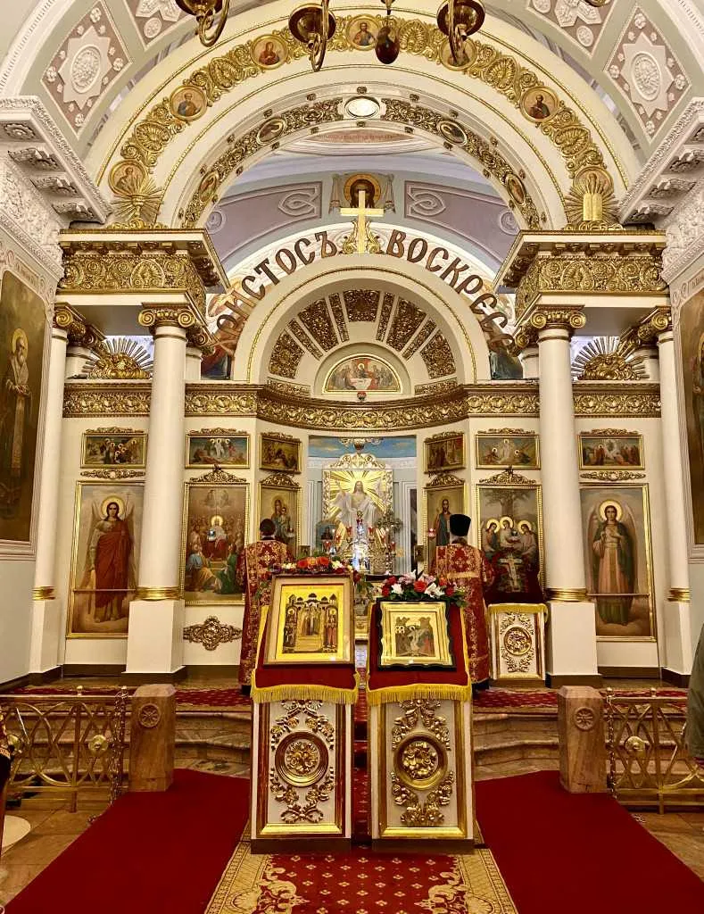 В Неделю 17-ю по Пятидесятнице епископ Алексий совершил Божественную Литургию в Троицком соборе