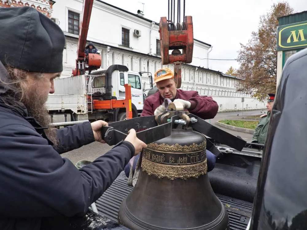На колокольню Данилова монастыря поднят новый колокол