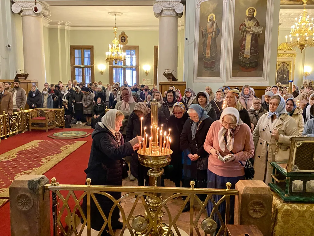 Божественная Литургия в Троицком соборе в Неделю 18-ю по Пятидесятнице