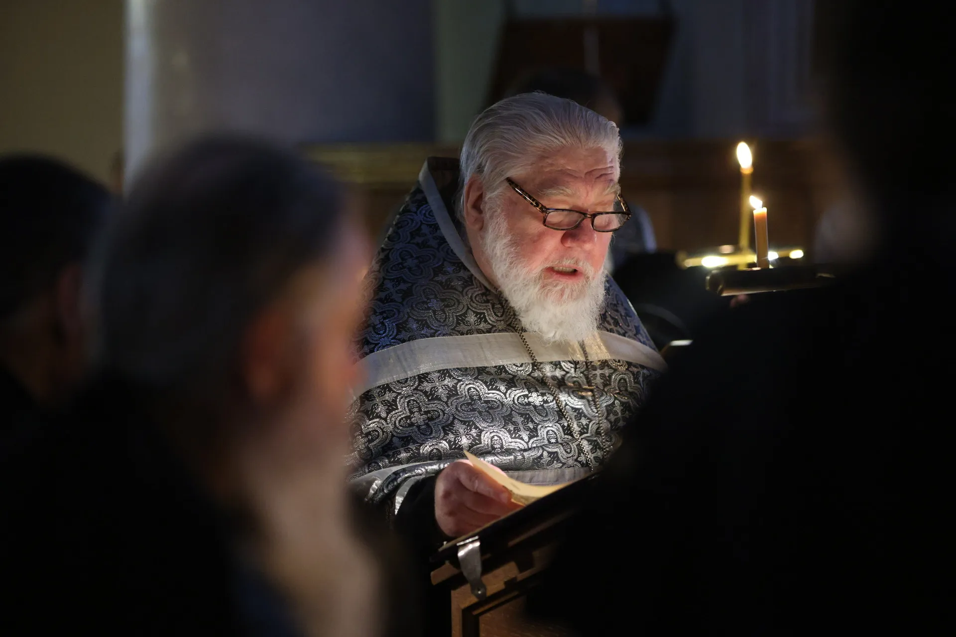 В Даниловом монастыре совершена утреня Великого Пятка с чтением двенадцати  Страстных Евангелий