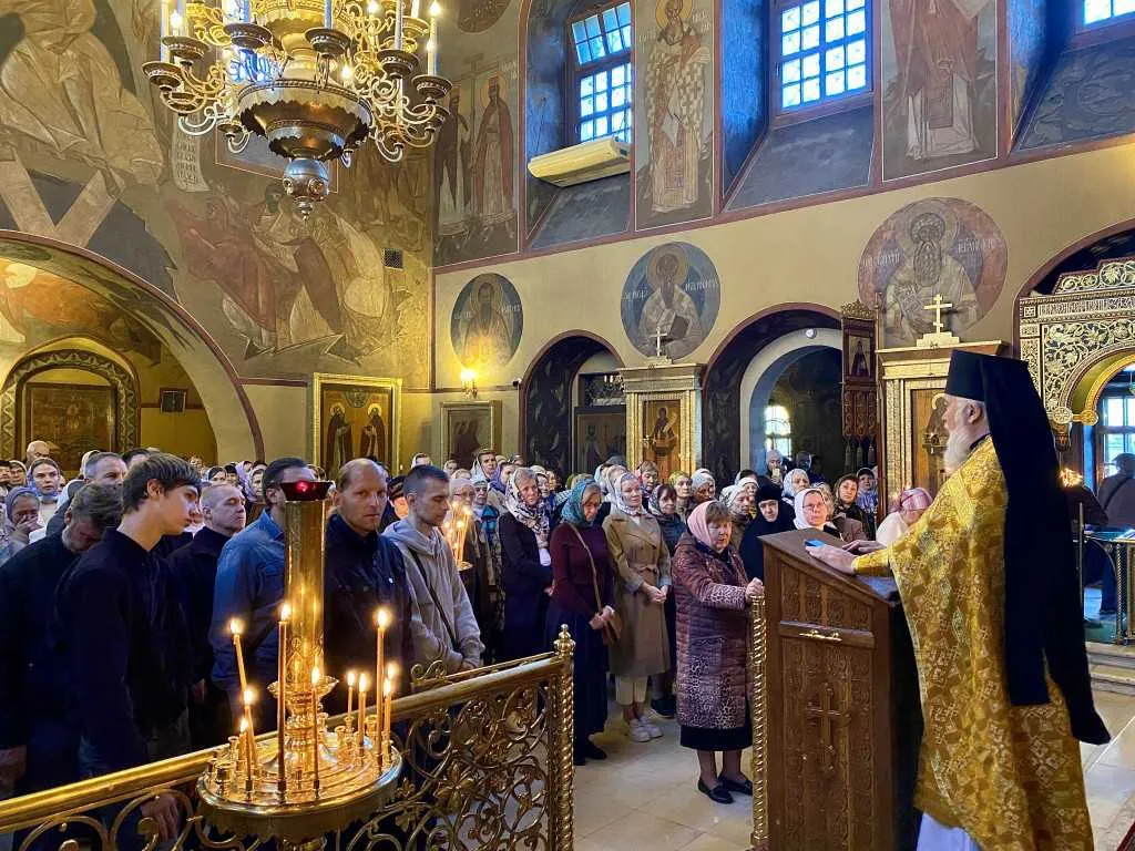 В Даниловом монастыре прошли богослужения воскресного дня