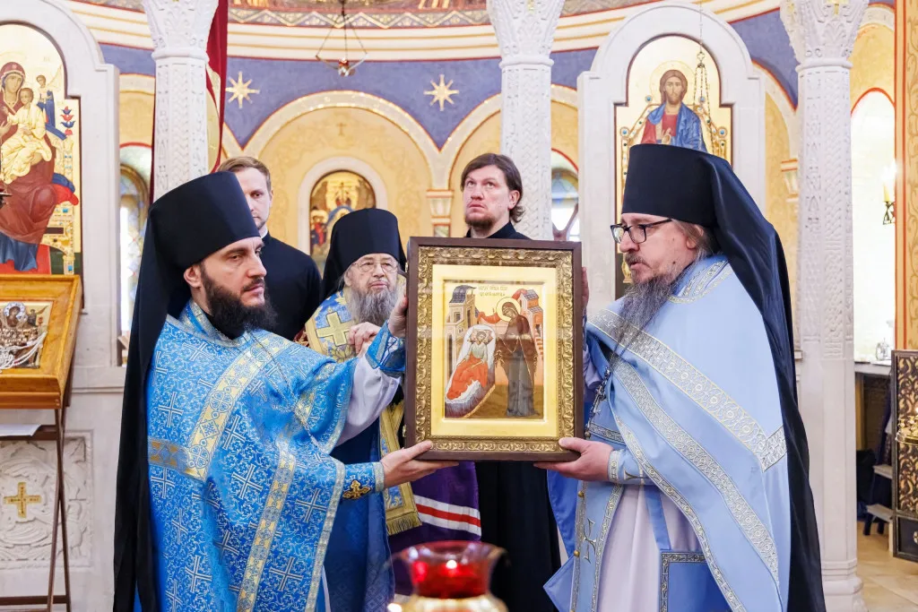 Епископ Алексий доставил икону Божией Матери «Целительница» в храм при НМИЦ ДГОИ им. Дмитрия Рогачева