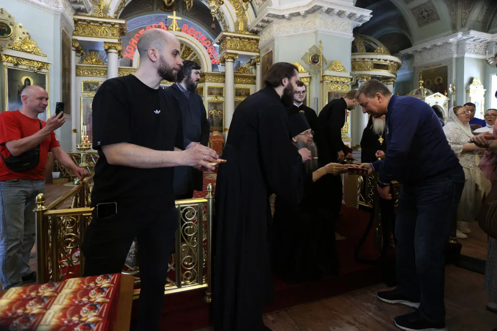 Сотрудники Даниловой обители поздравили епископа Алексия с Пасхой Христовой