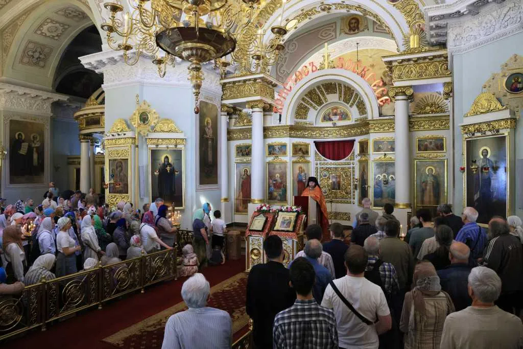 Торжественное богослужение в Неделю 5-ю по Пасхе, день памяти святителя Алексия Московского