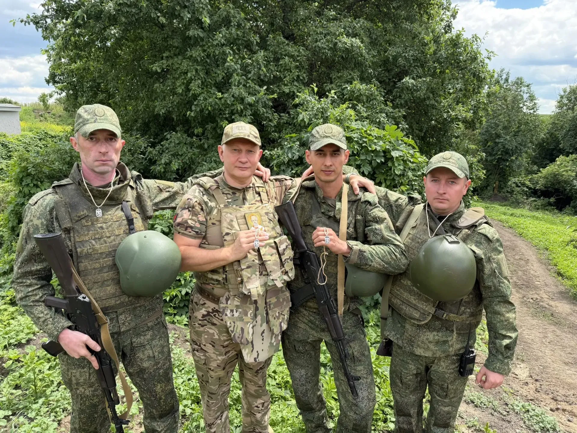 Серебряные медальоны со второго сбора для участников СВО переданы бойцам на передовую