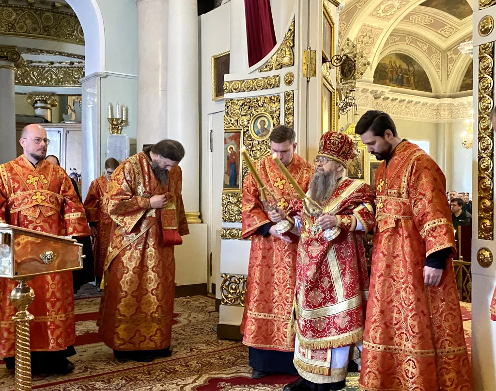 Божественная Литургия в Троицком соборе в Неделю 5-ю по Пасхе, о самаряныне