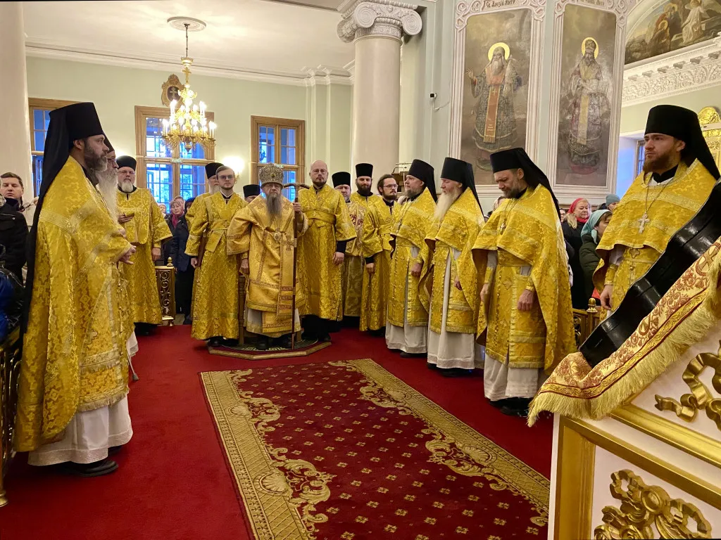 Божественная Литургия в Троицком соборе в Неделю 23-ю по Пятидесятнице