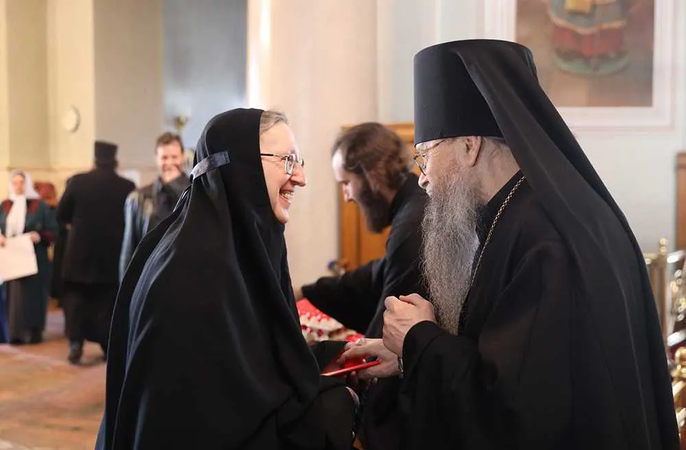 Сотрудники Данилова монастыря поздравили наместника обители с Пасхой Христовой