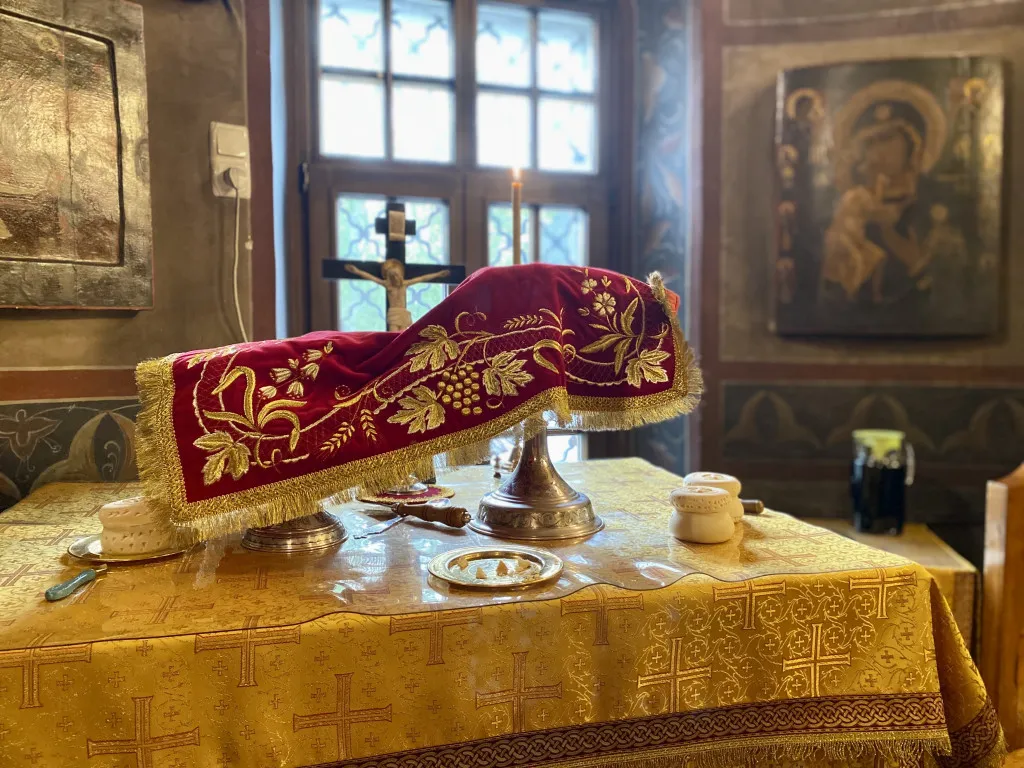 В день Радоницы епископ Алексий совершил Божественную Литургию в Даниловом монастыре