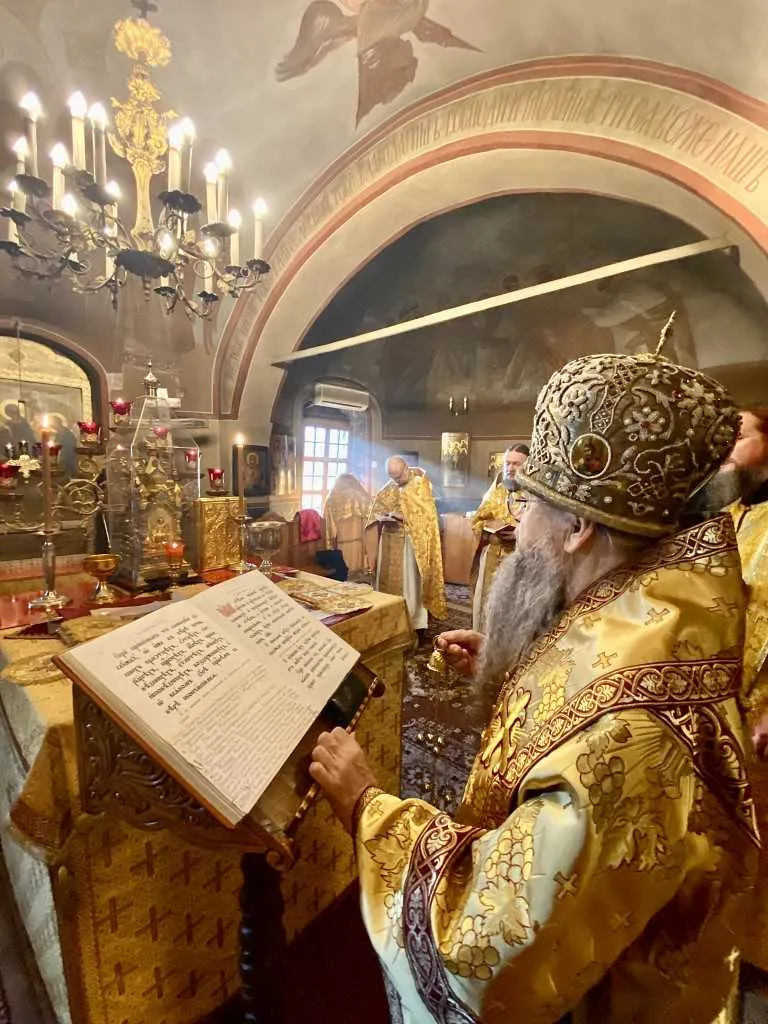 В Даниловом монастыре прошли богослужения воскресного дня