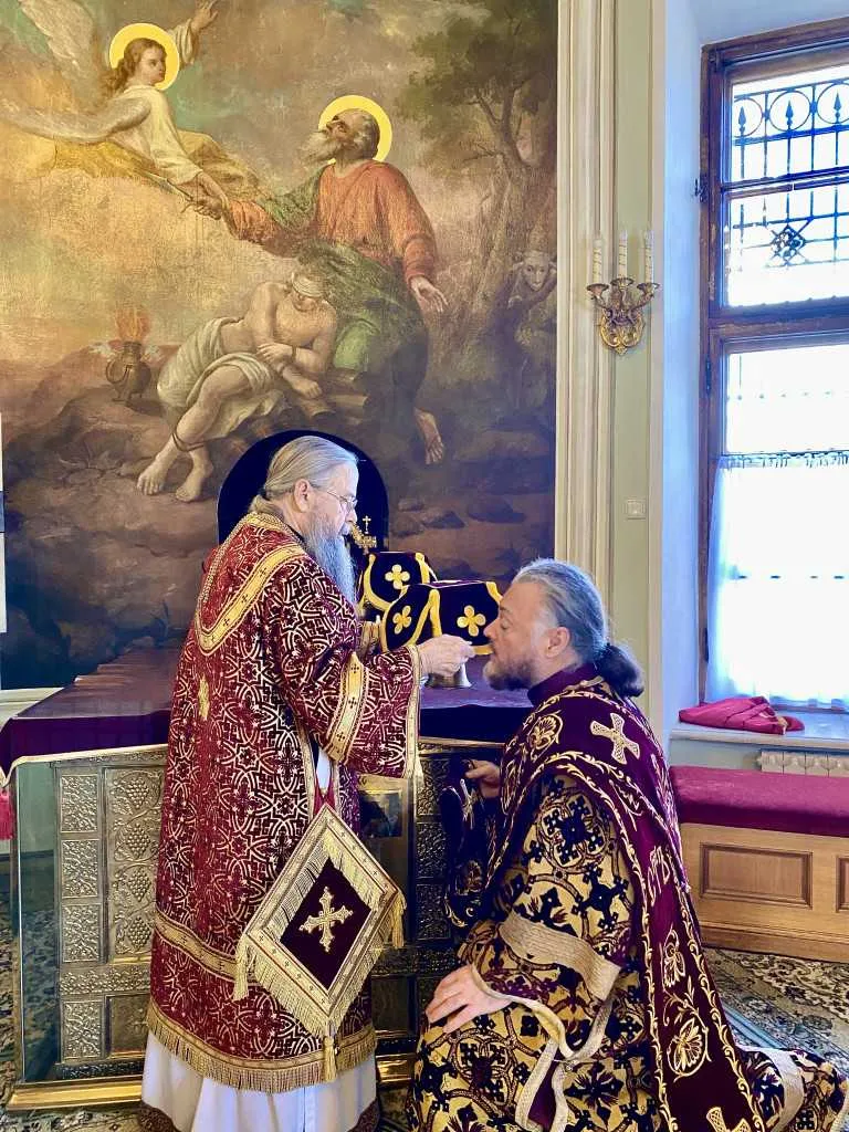 В Даниловом монастыре прошли торжественные богослужения праздника Воздвижения Креста Господня