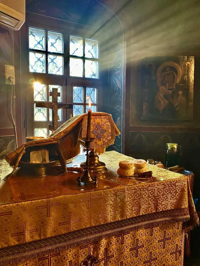 В Даниловом монастыре прошли богослужения воскресного дня