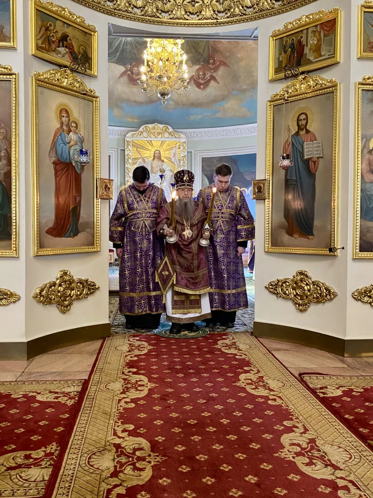 Божественная Литургия в Троицком соборе в Неделю вторую Великого поста