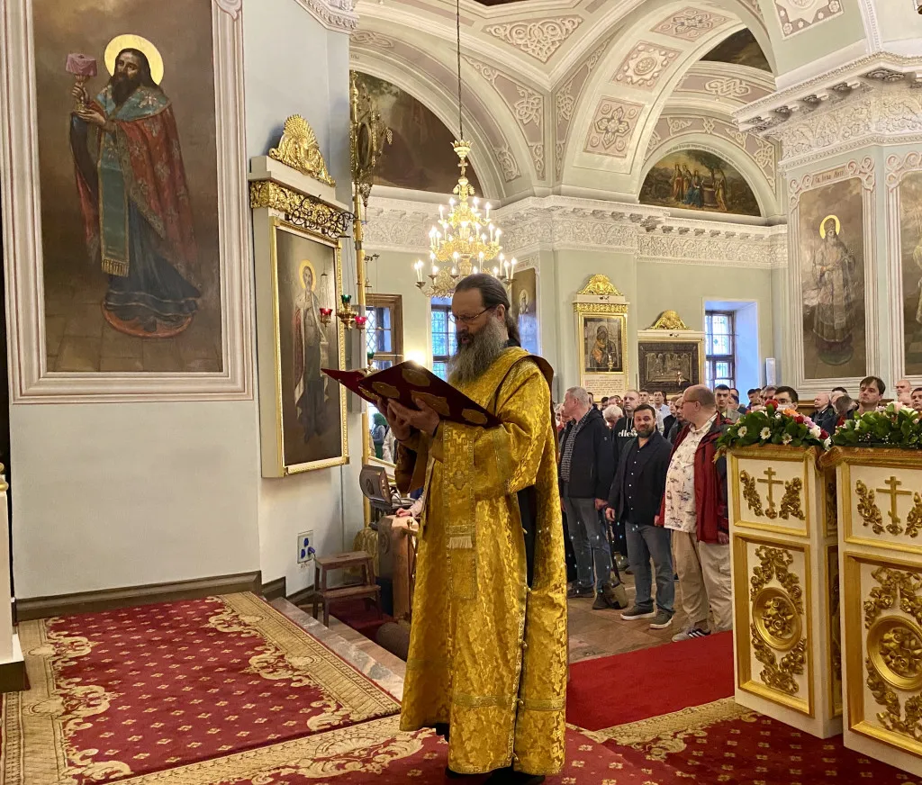 Божественная Литургия в Троицком соборе в Неделю 1-ю по Пятидесятнице, собор всех святых