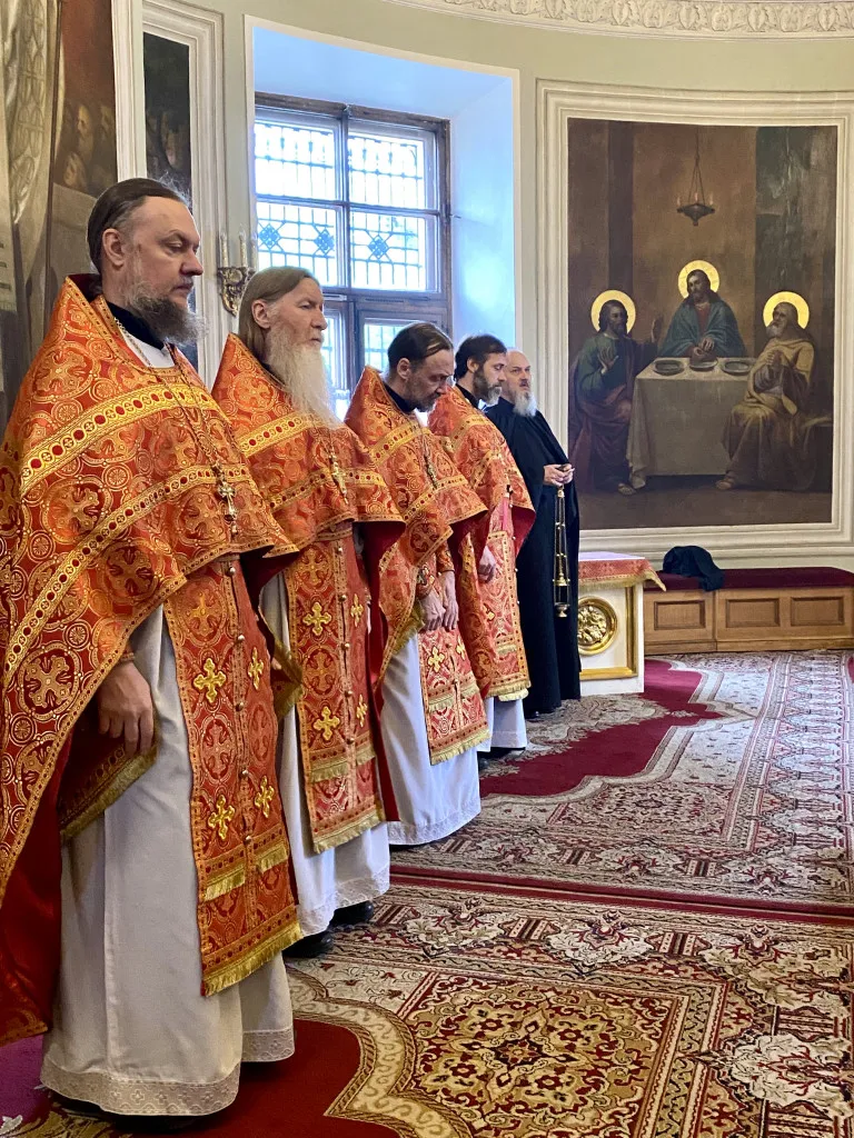 В Неделю 4 по Пасхе, о расслабленном, епископ Алексий совершил Божественную Литургию в Даниловом монастыре