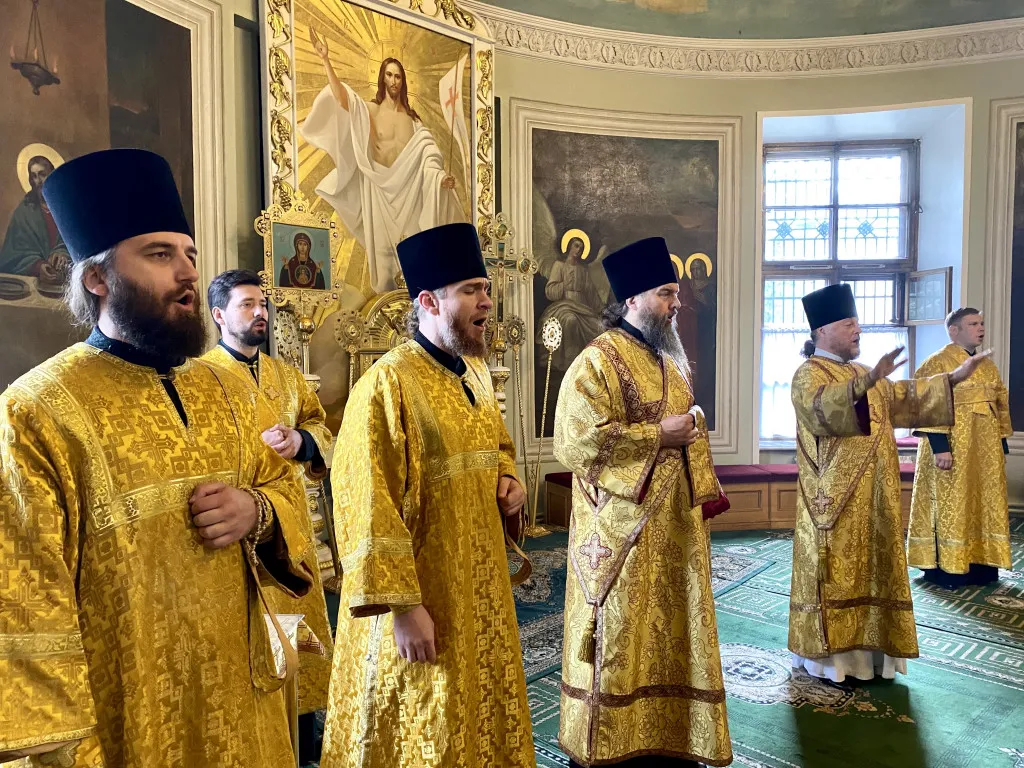 Божественная Литургия в Троицком соборе в Неделю 3-ю по Пятидесятнице