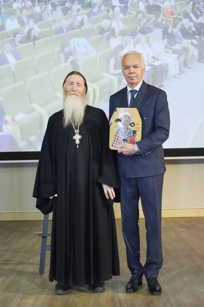 В Даниловом монастыре освятили иконы, изображенные на бронежилетах воинов-участников специальной военной операции