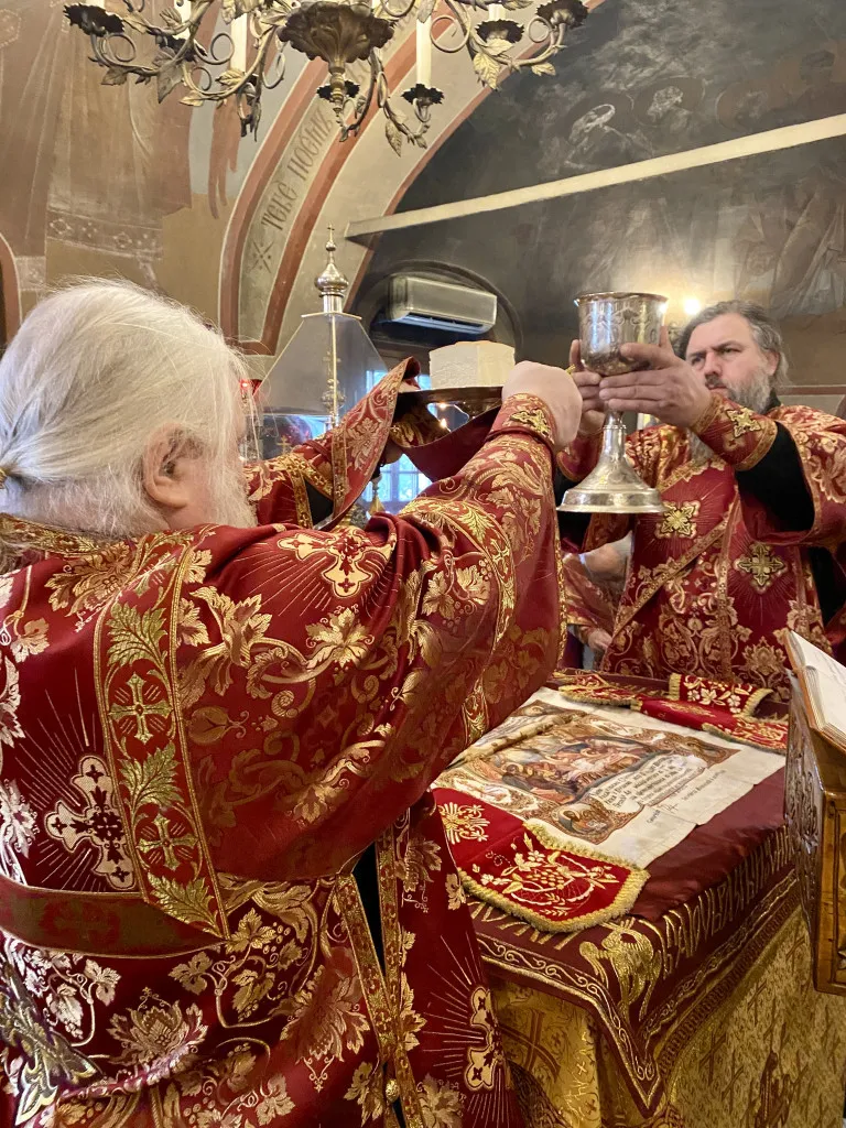 В день Радоницы епископ Алексий совершил Божественную Литургию в Даниловом монастыре