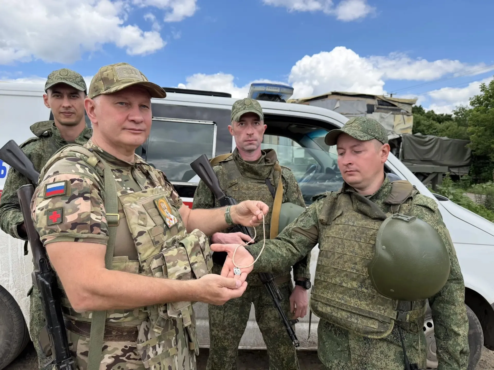 Серебряные медальоны со второго сбора для участников СВО переданы бойцам на передовую