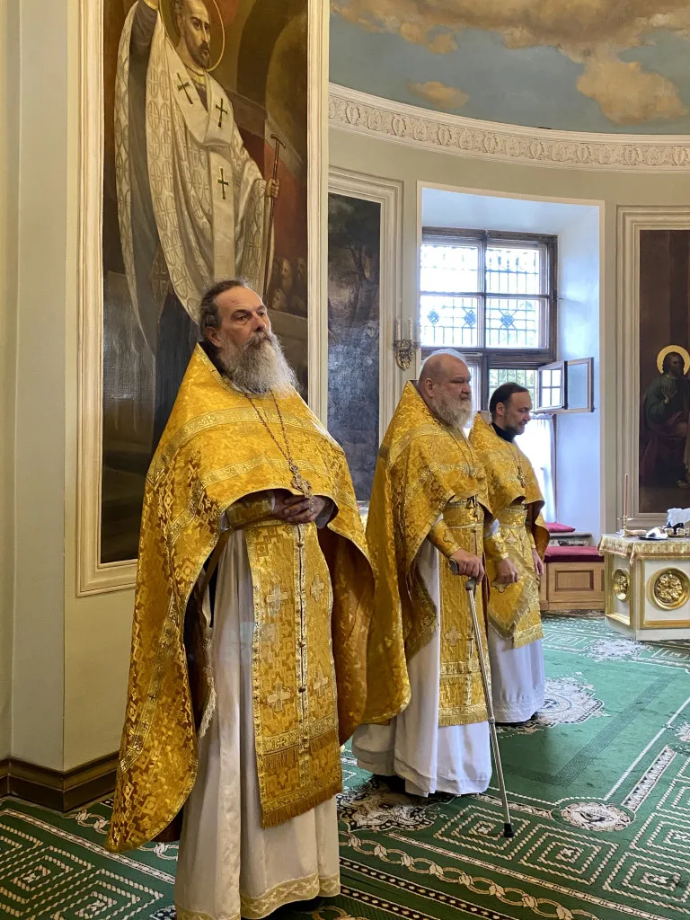 Божественная Литургия в Троицком соборе в Неделю 3-ю по Пятидесятнице