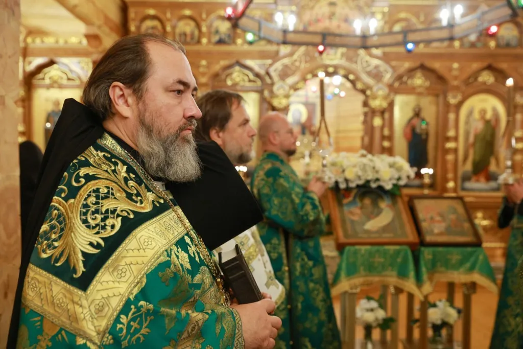 Епископ Солнечногорский Алексий возглавил престольный праздник храма в честь преподобного Силуана Афонского на подворье Зачатьевского монастыря в Барвихе
