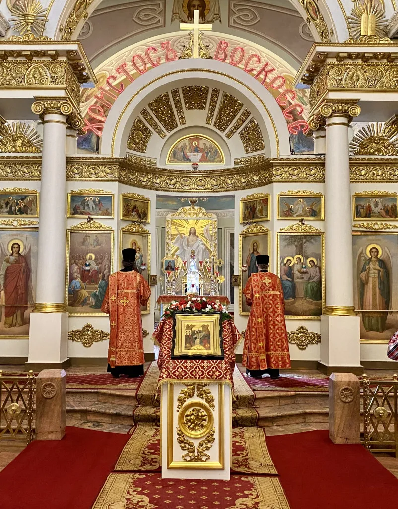 Божественная Литургия в Троицком соборе в Неделю 5-ю по Пасхе, о самаряныне