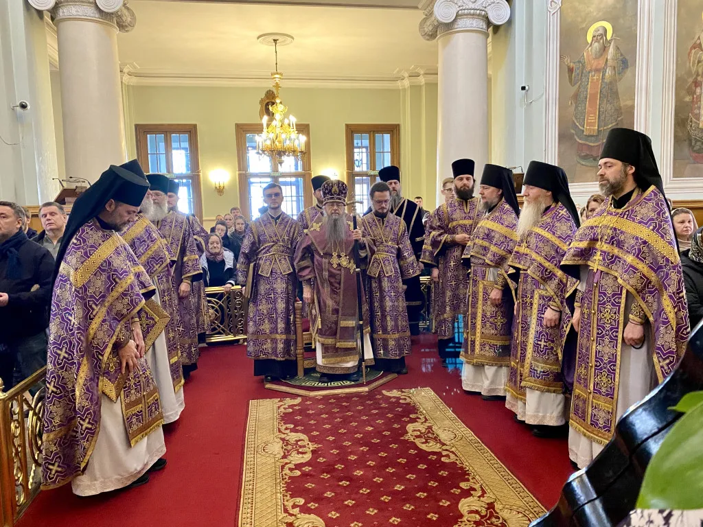 В Неделю четвертую Великого поста епископ Алексий совершил Божественную Литургию в Даниловом монастыре