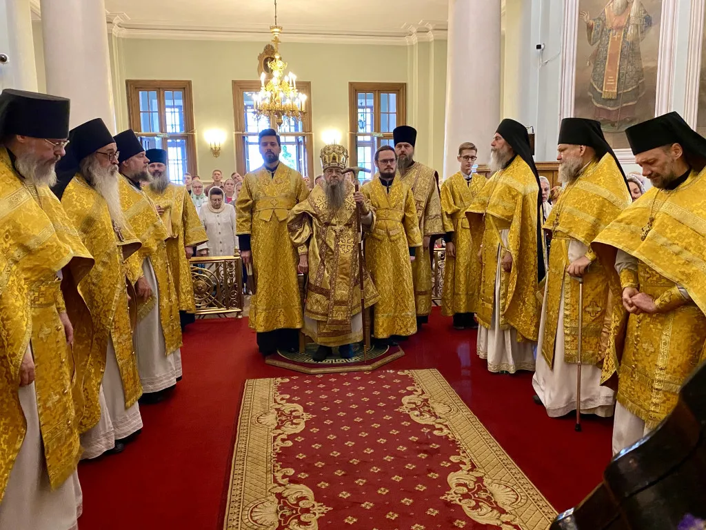 Божественная Литургия в Троицком соборе в Неделю 3-ю по Пятидесятнице