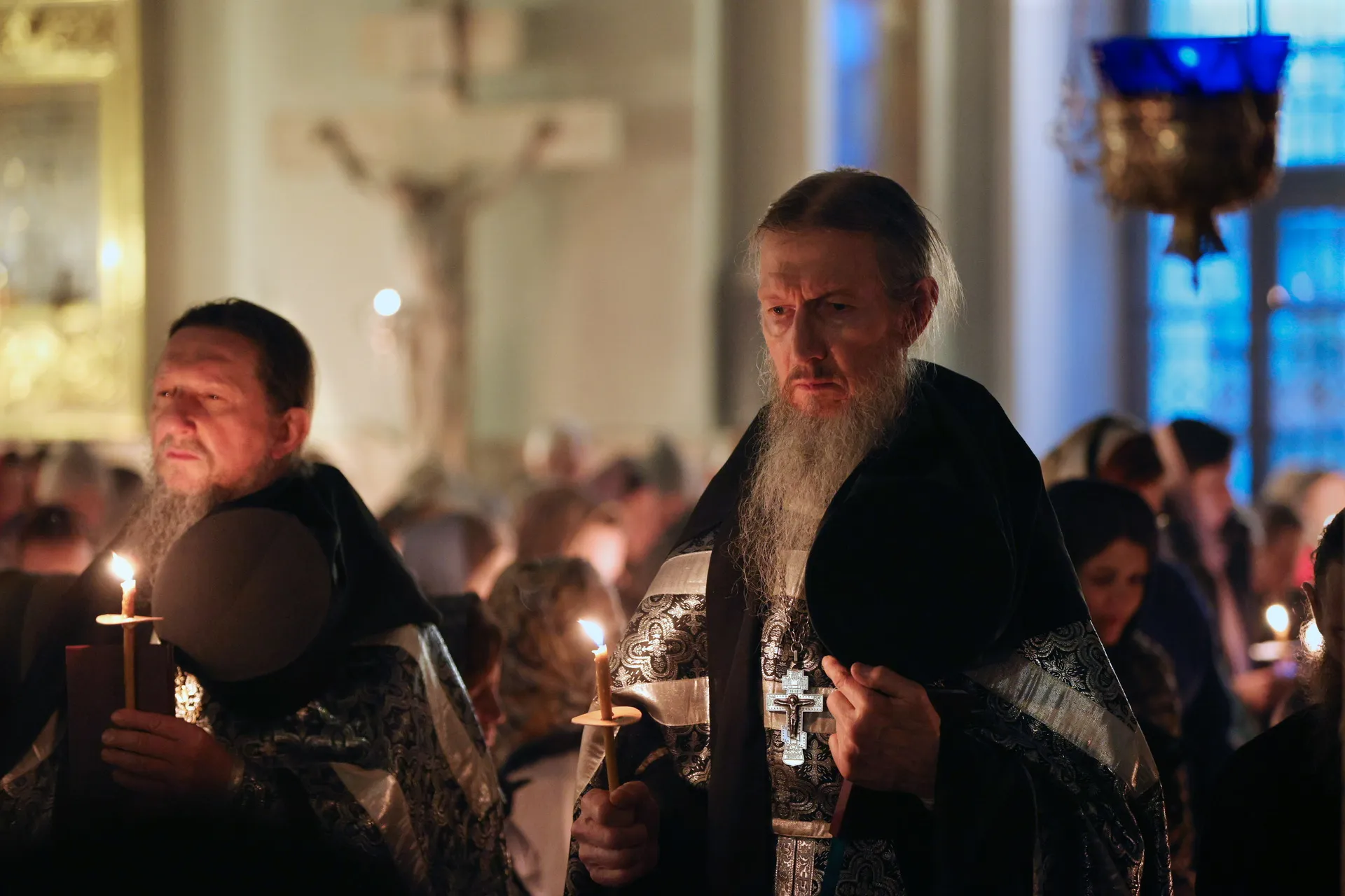 В Даниловом монастыре совершена утреня Великого Пятка с чтением двенадцати  Страстных Евангелий